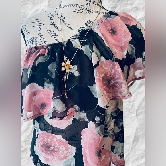 Must Have Women’s Small Floral Off-Shoulder Smocked Top • Ruffle Sleeve • EGUC - Picture 6 of 11